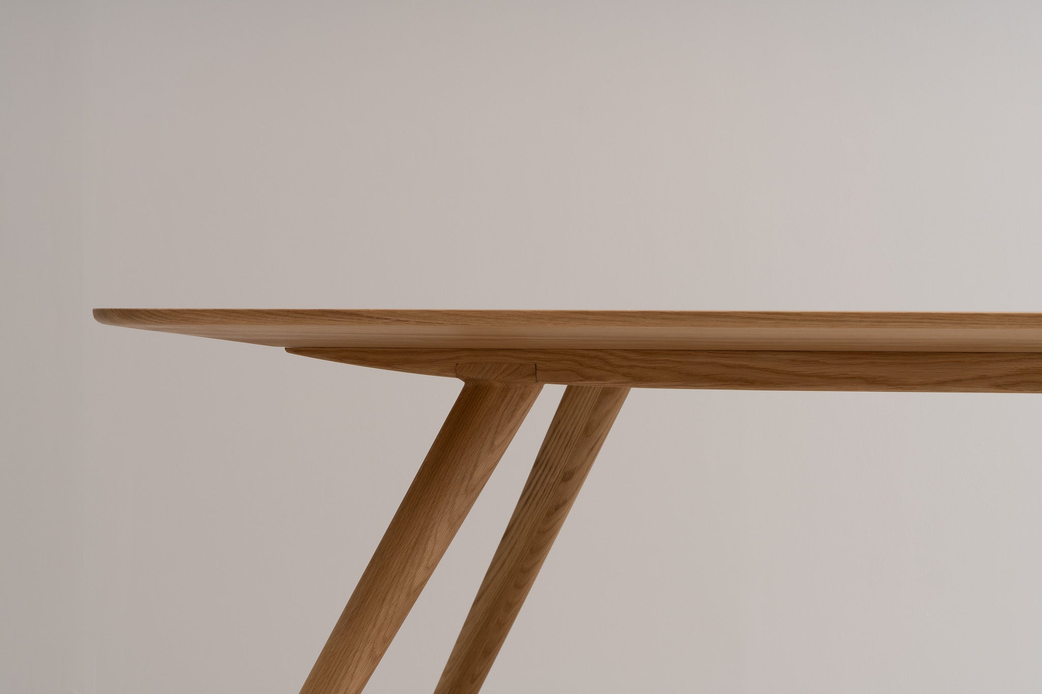 TAVI | Dining Table