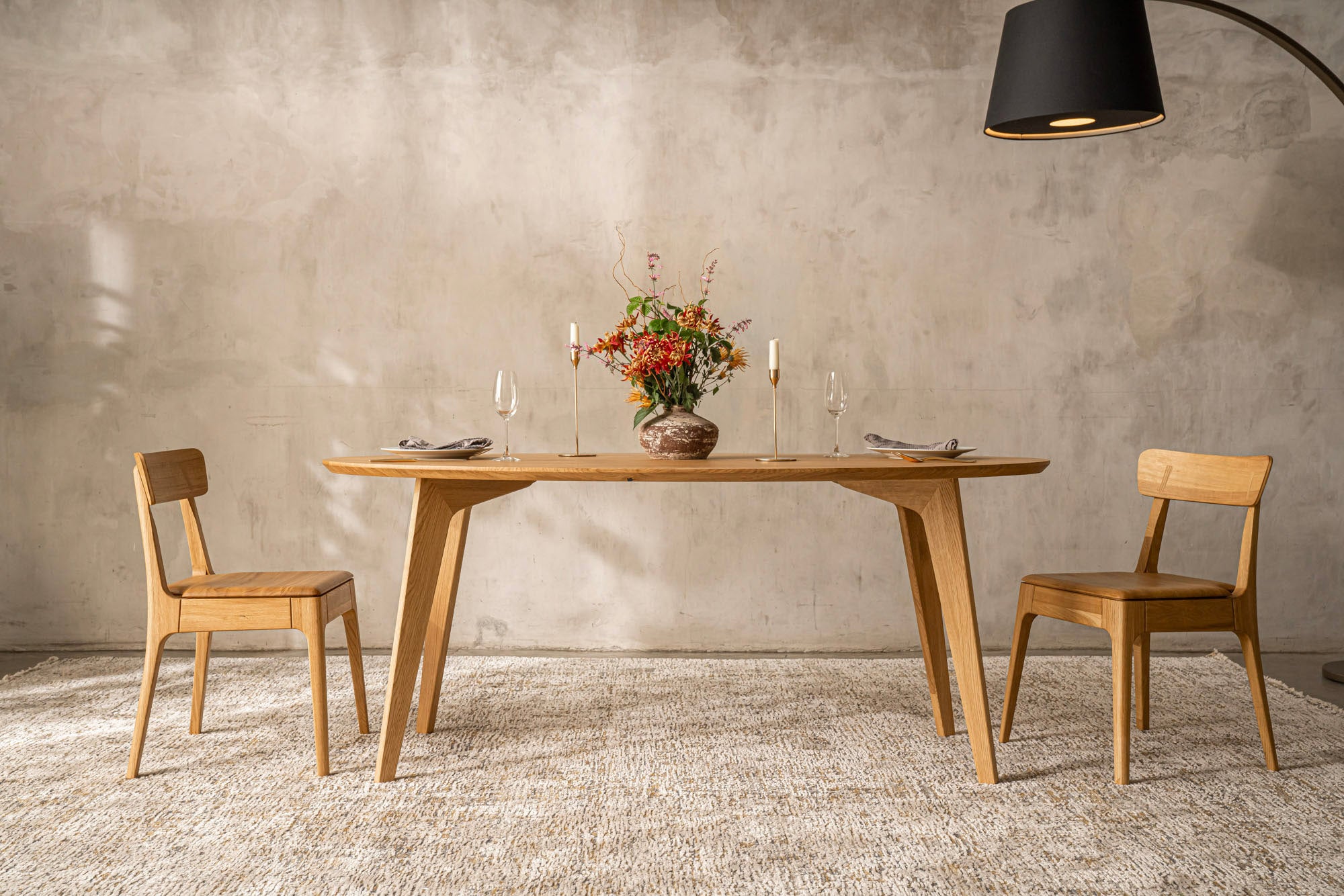 AMBER S Oval | Dining Table