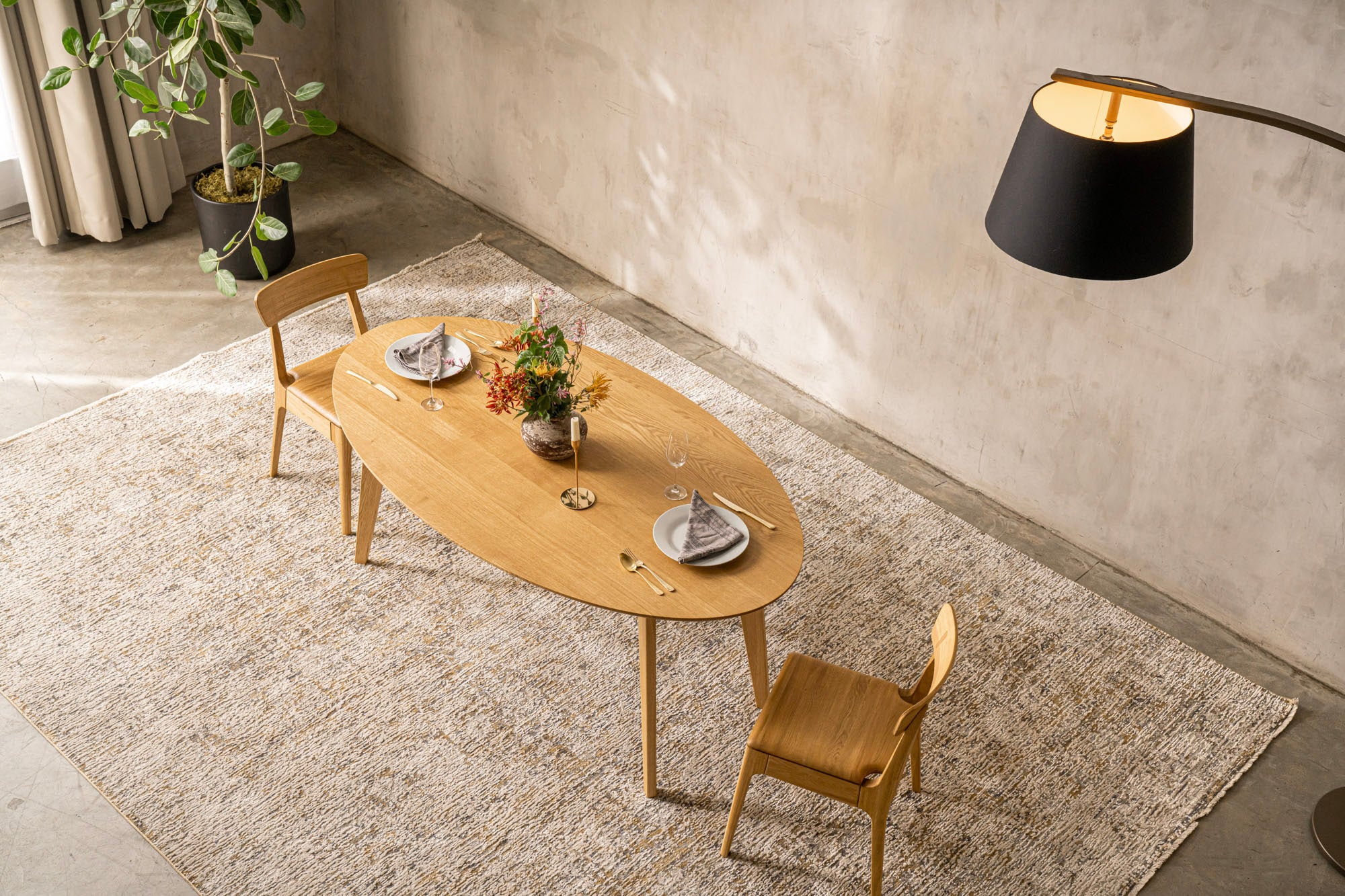 AMBER S Oval | Dining Table