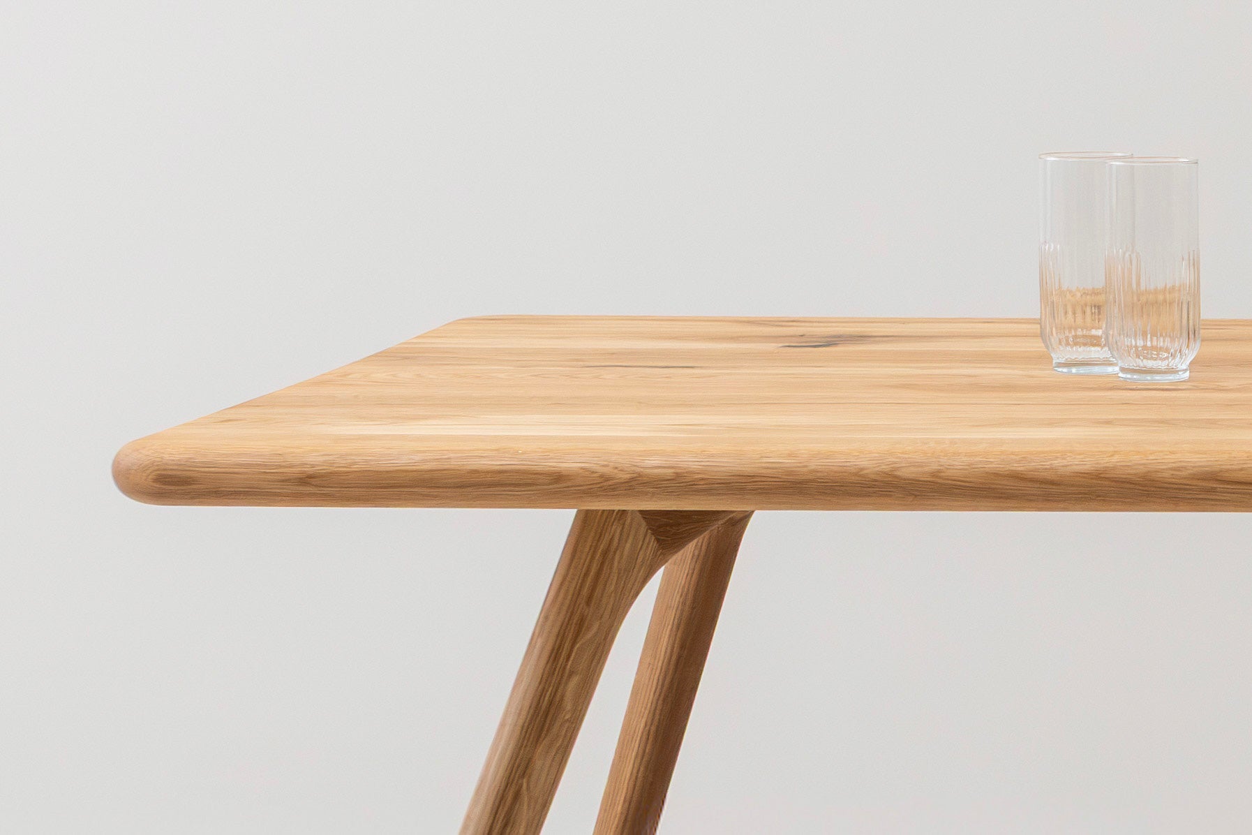 ARLEN | Dining Tables
