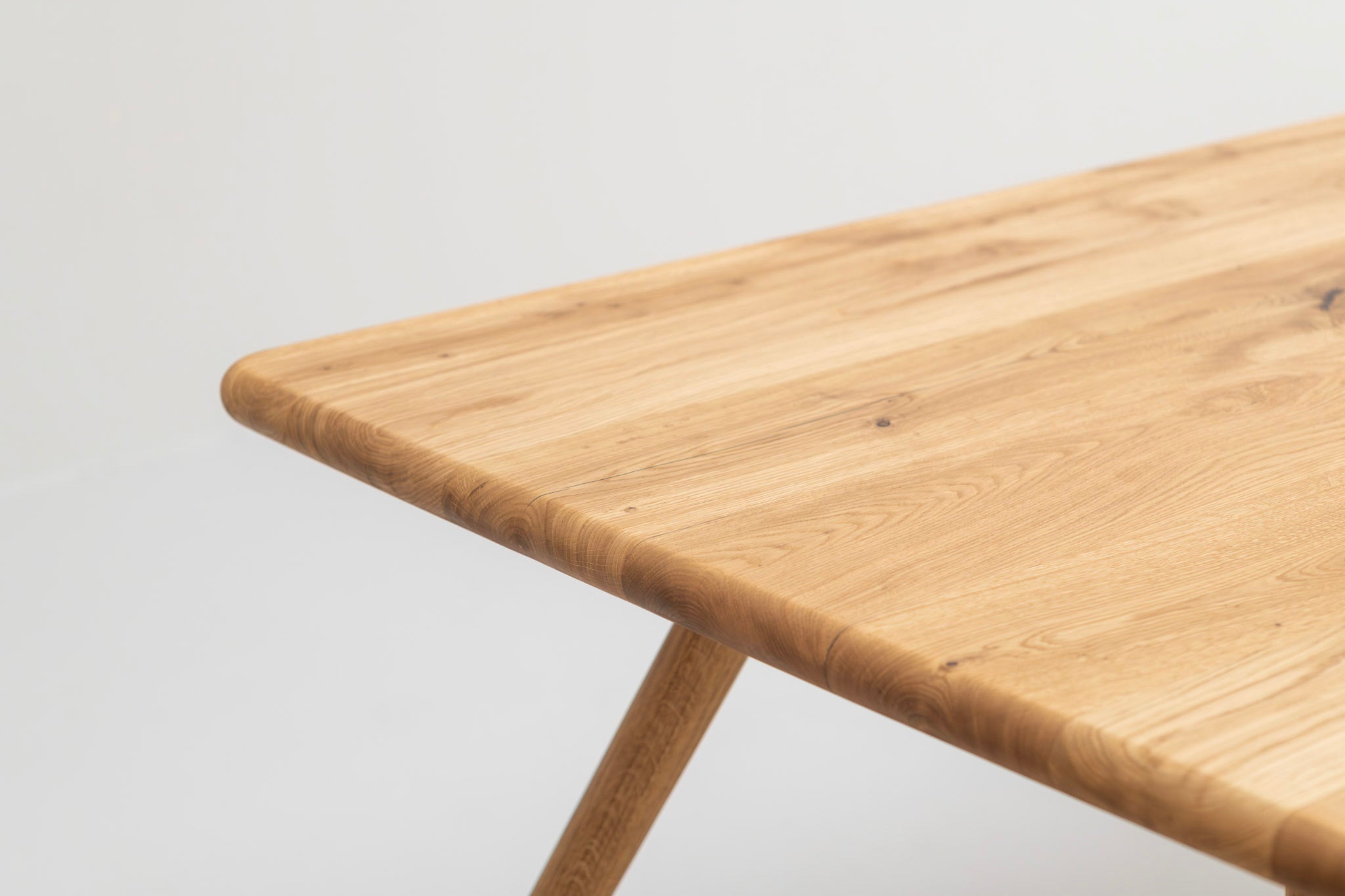 ARLEN | Dining Tables