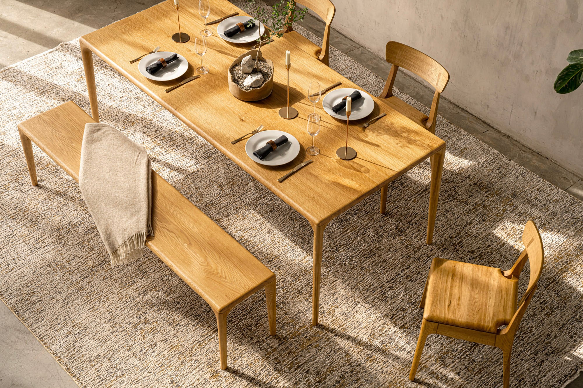 LÜNA | Dining Table