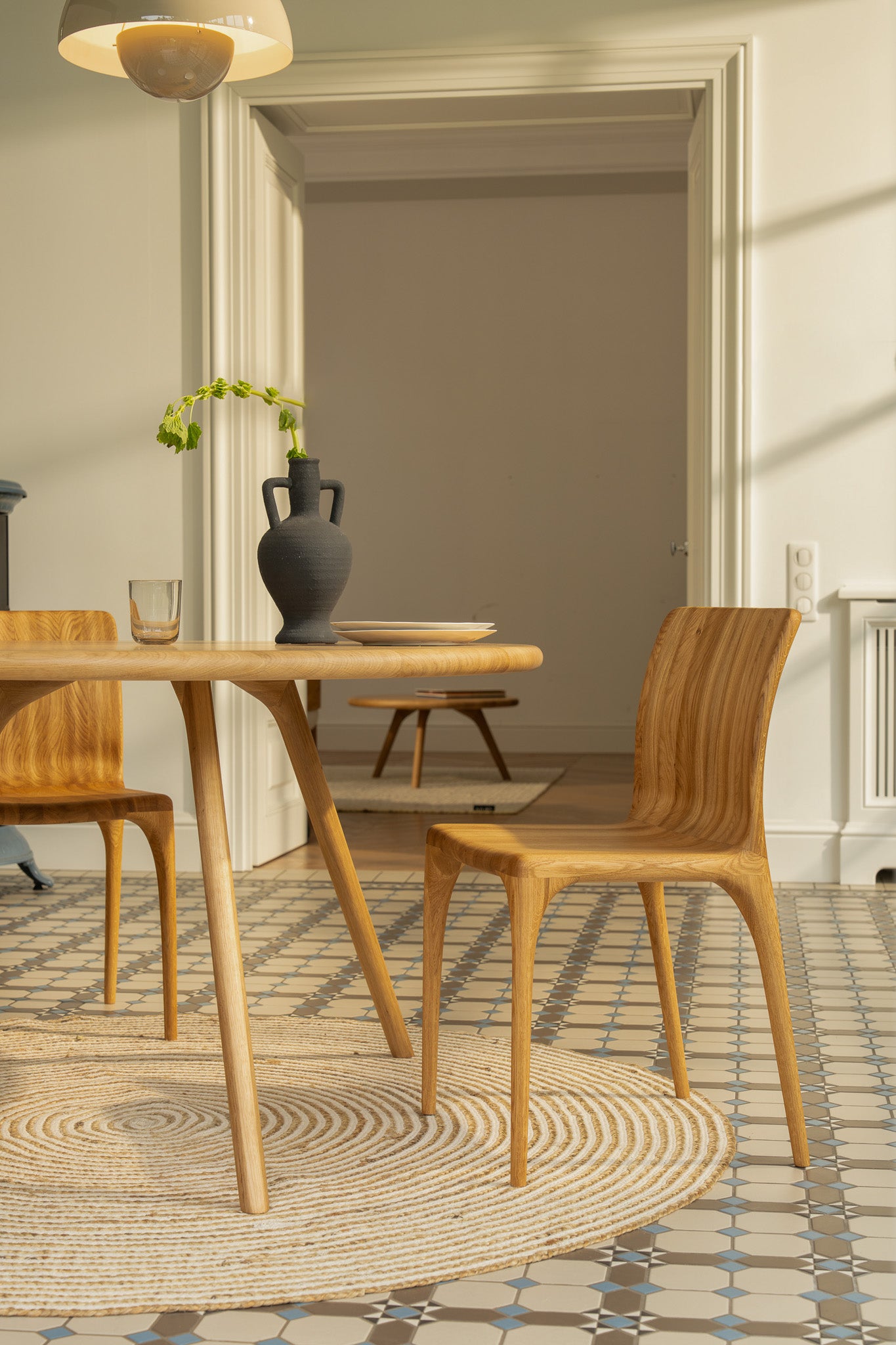 ARLEN | Round Dining Table