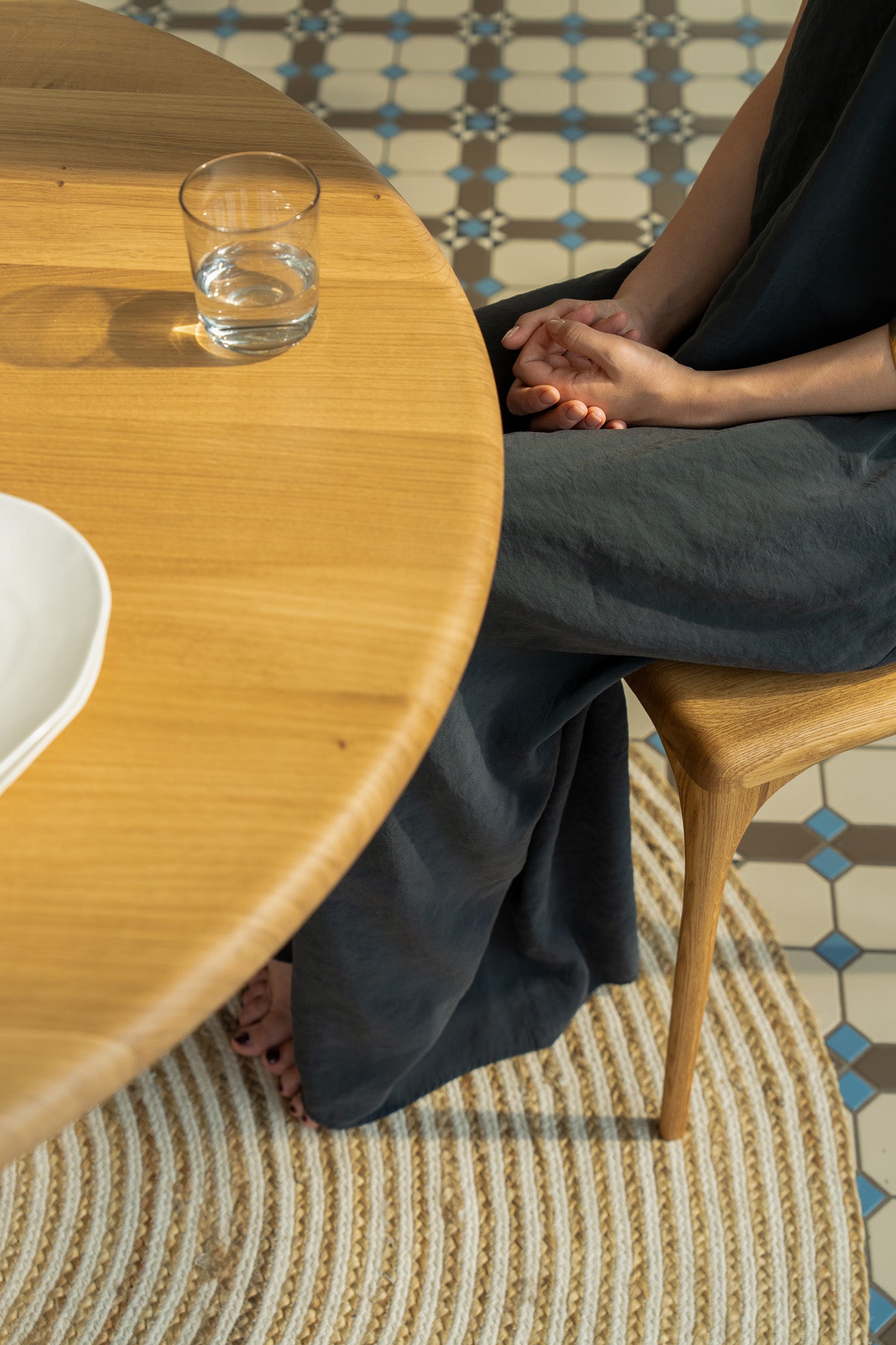 ARLEN | Round Dining Table