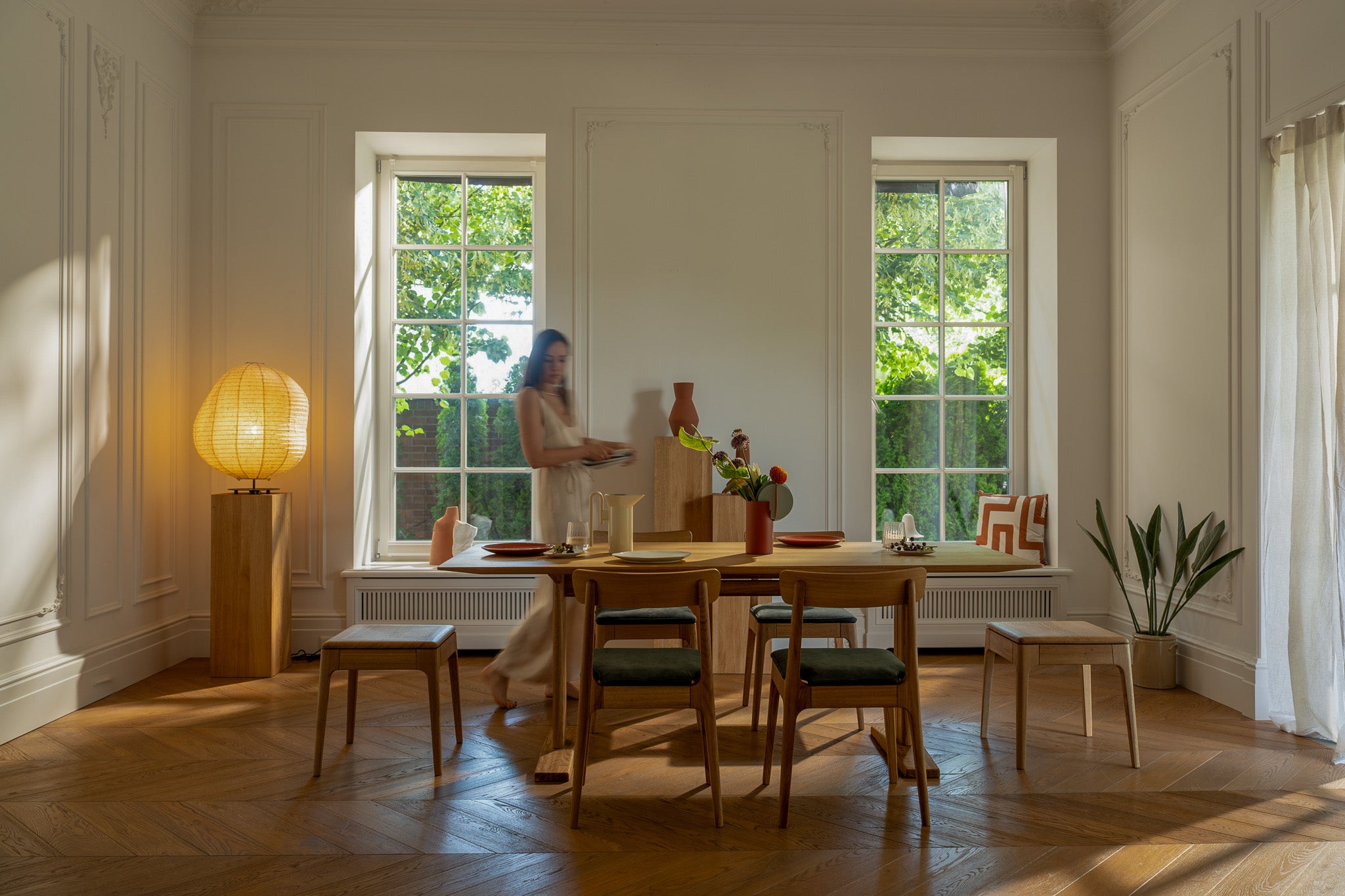 KAT | Dining Table