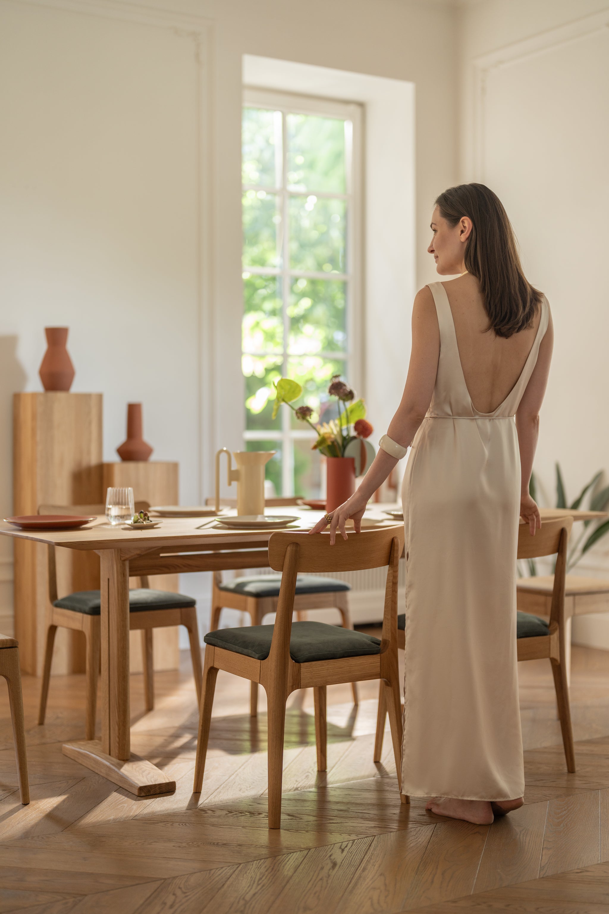 KAT | Dining Table