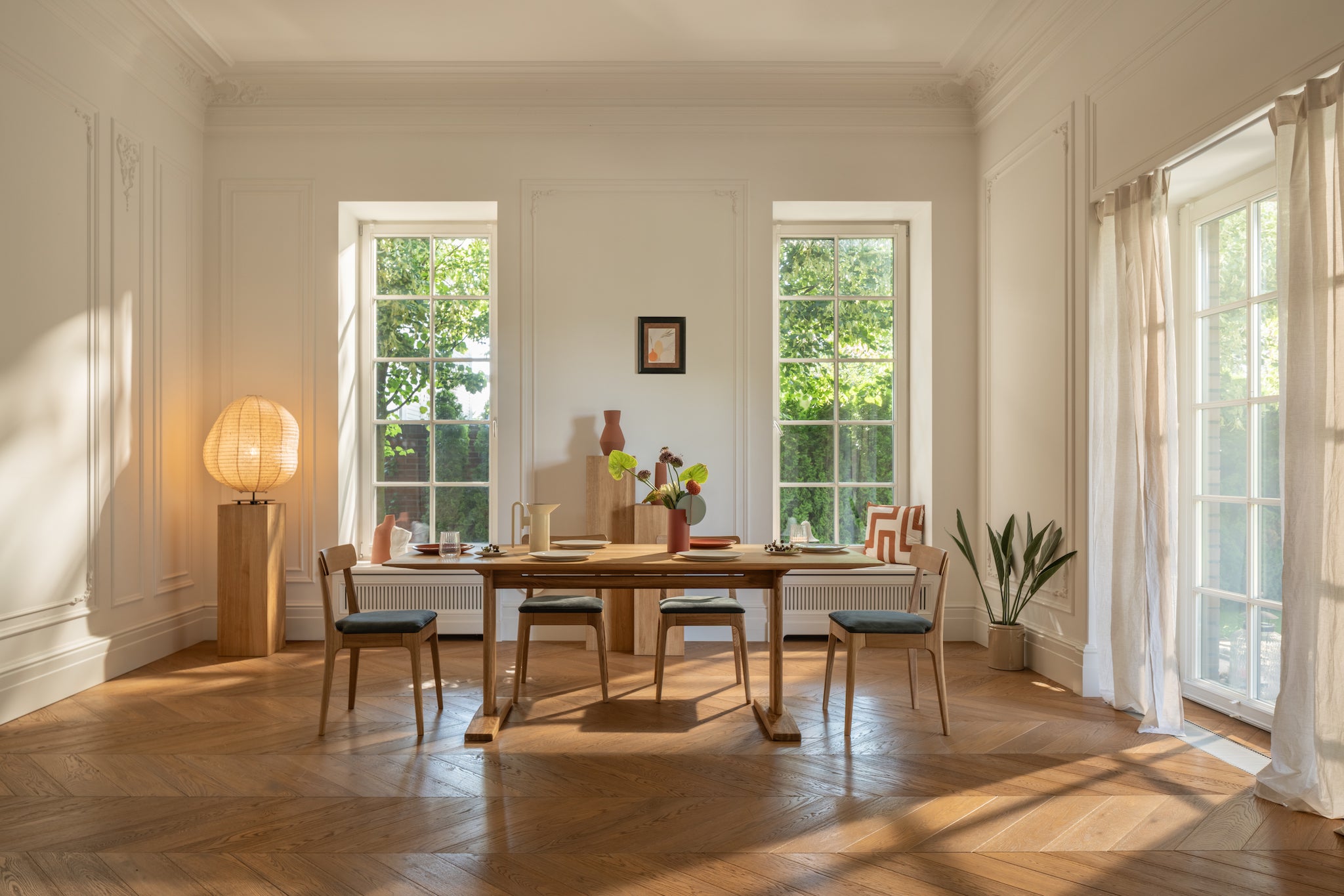KAT | Dining Table