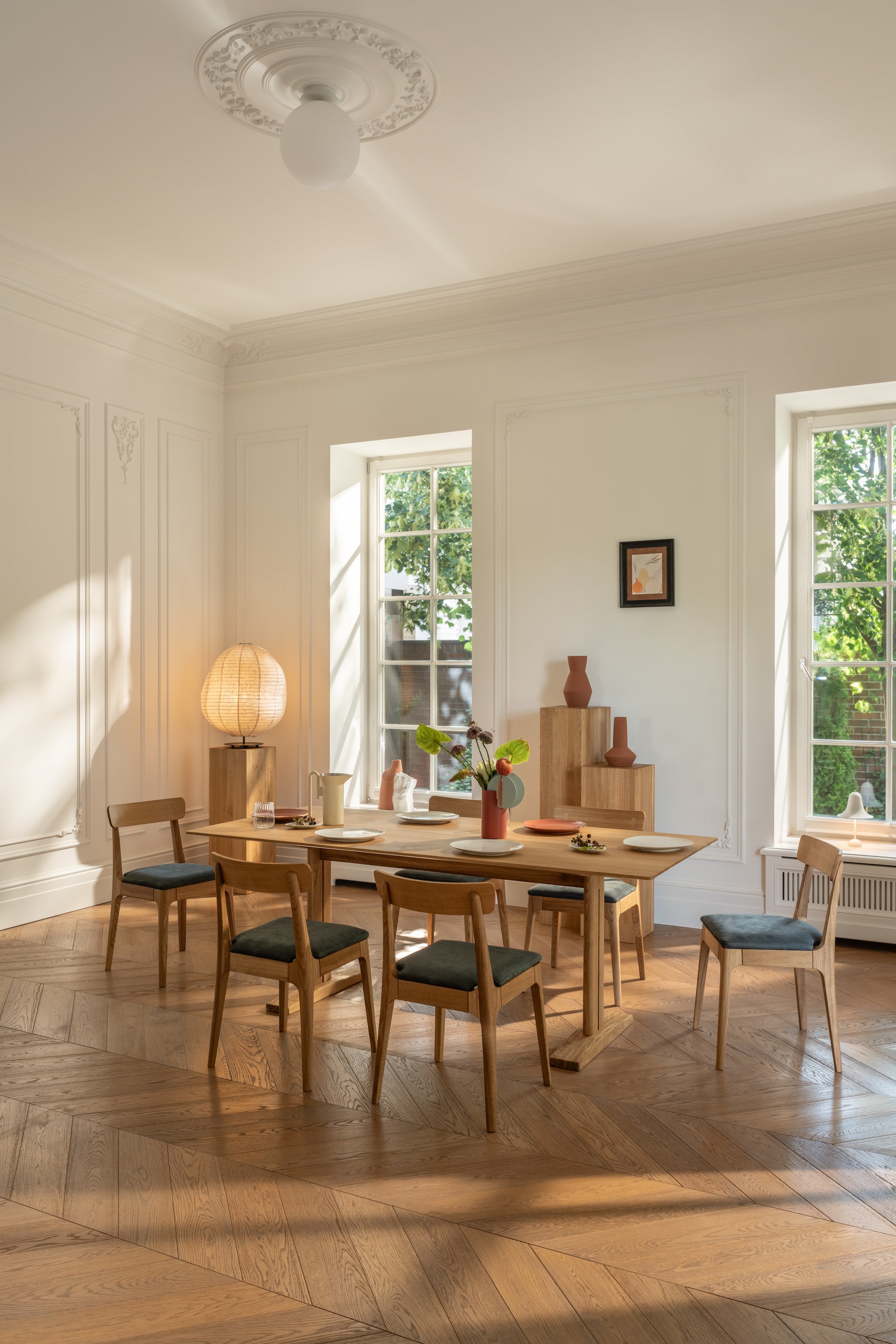 KAT | Dining Table