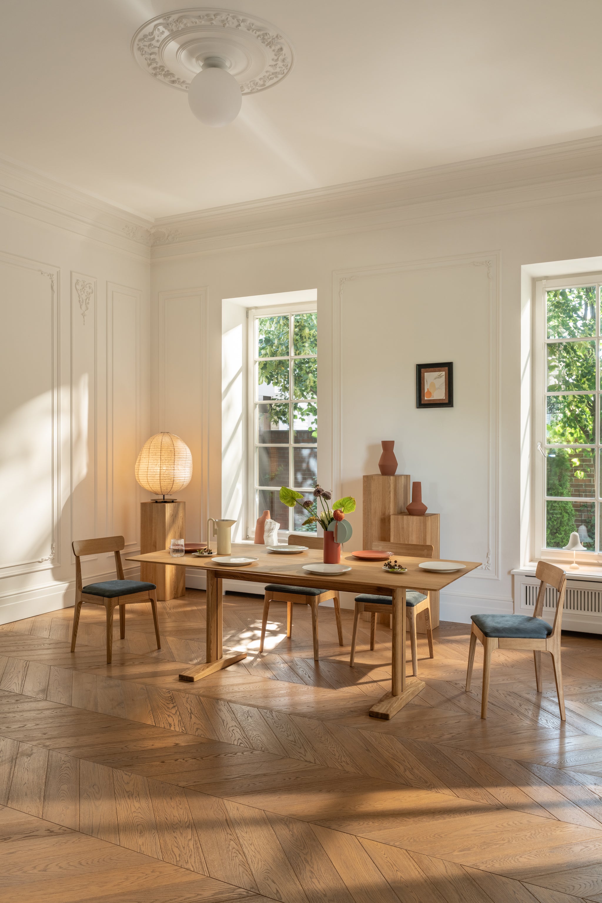 KAT | Dining Table