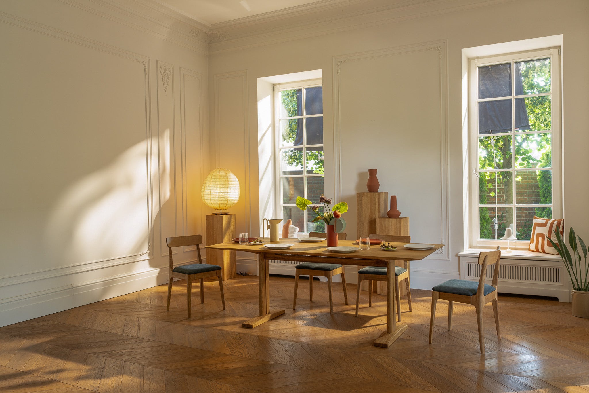KAT | Dining Table