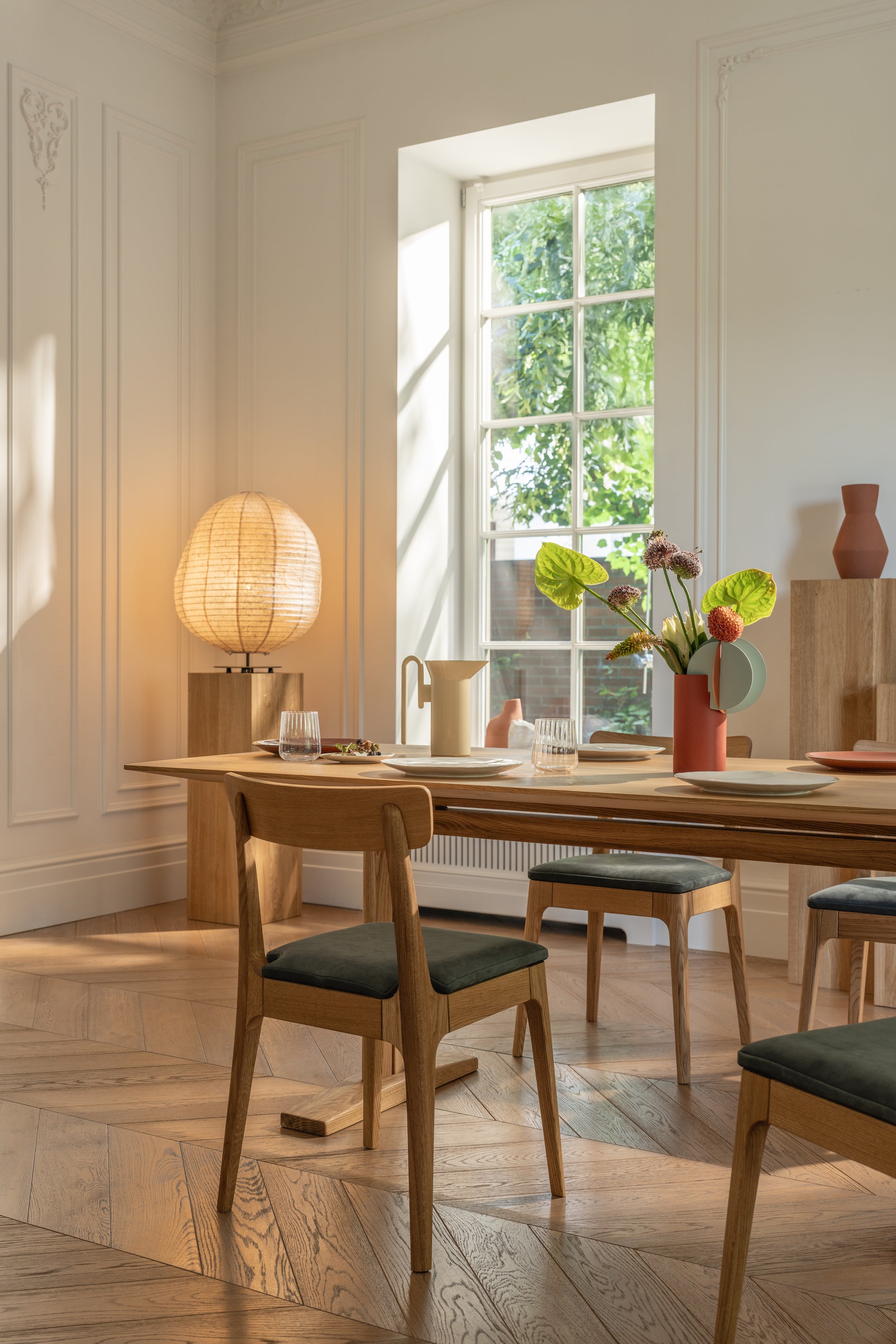 KAT | Dining Table