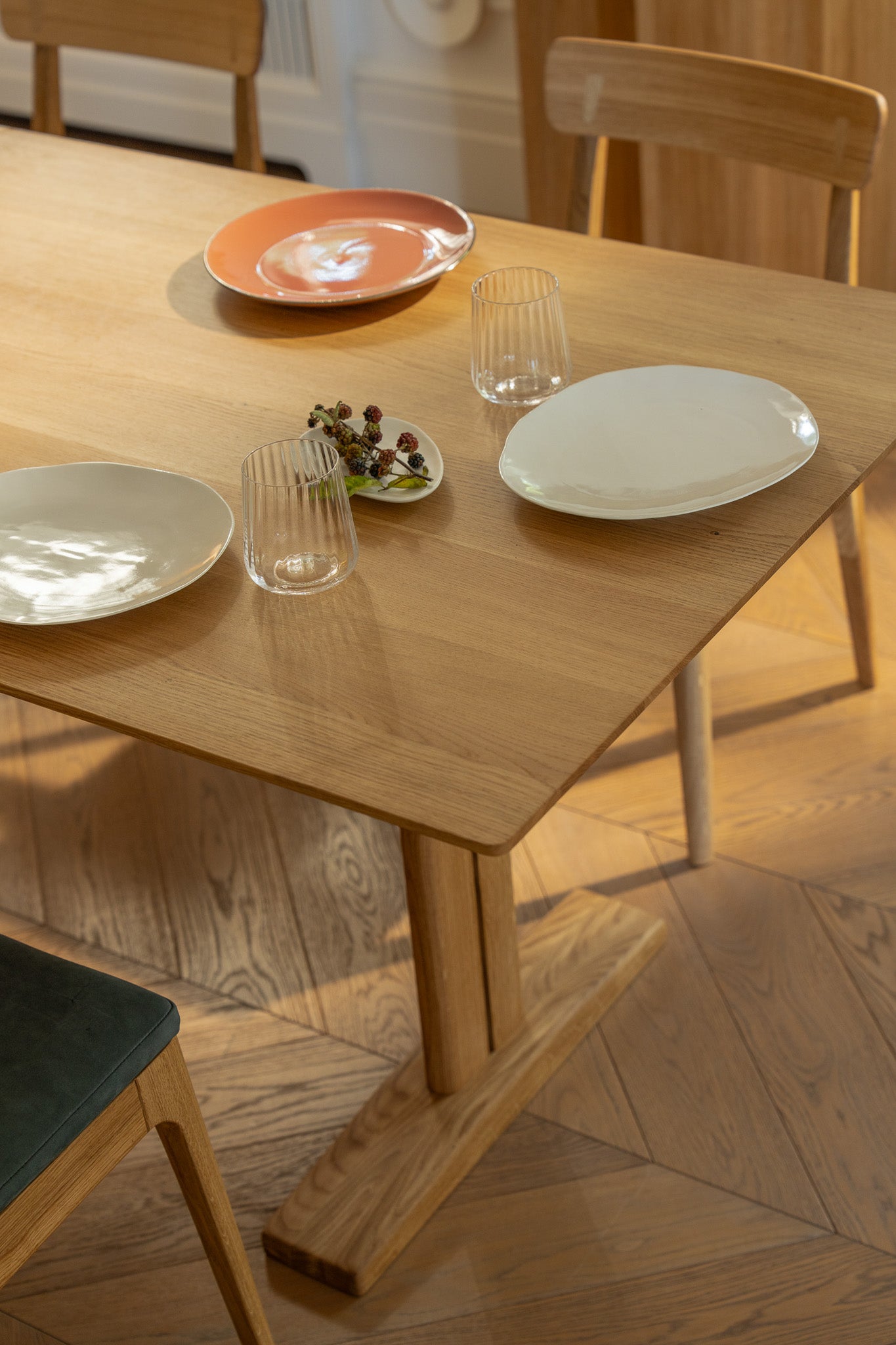 KAT | Dining Table
