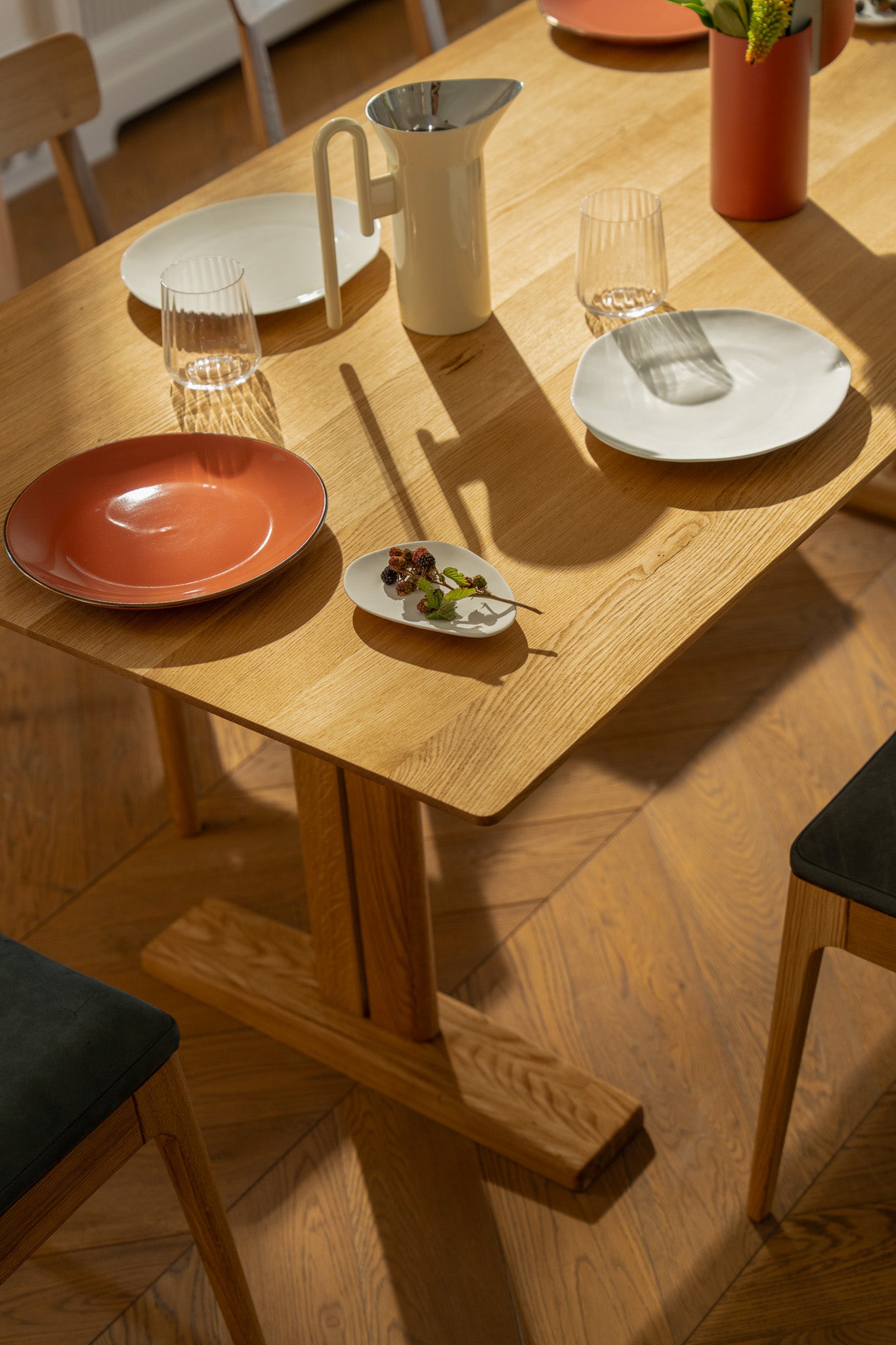 KAT | Dining Table
