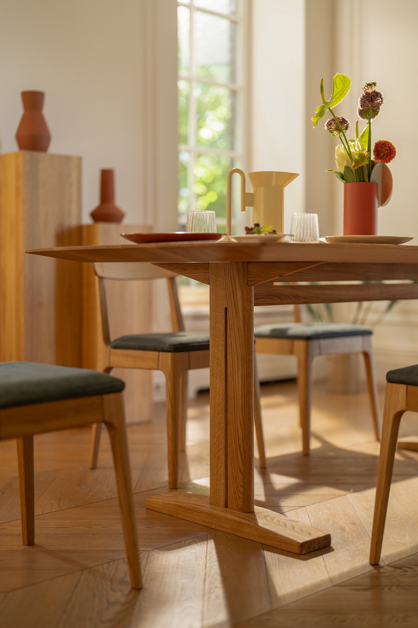 KAT | Dining Table