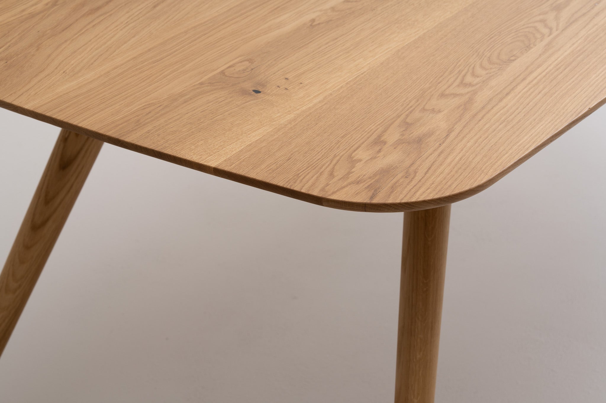 TAVI | Dining Table