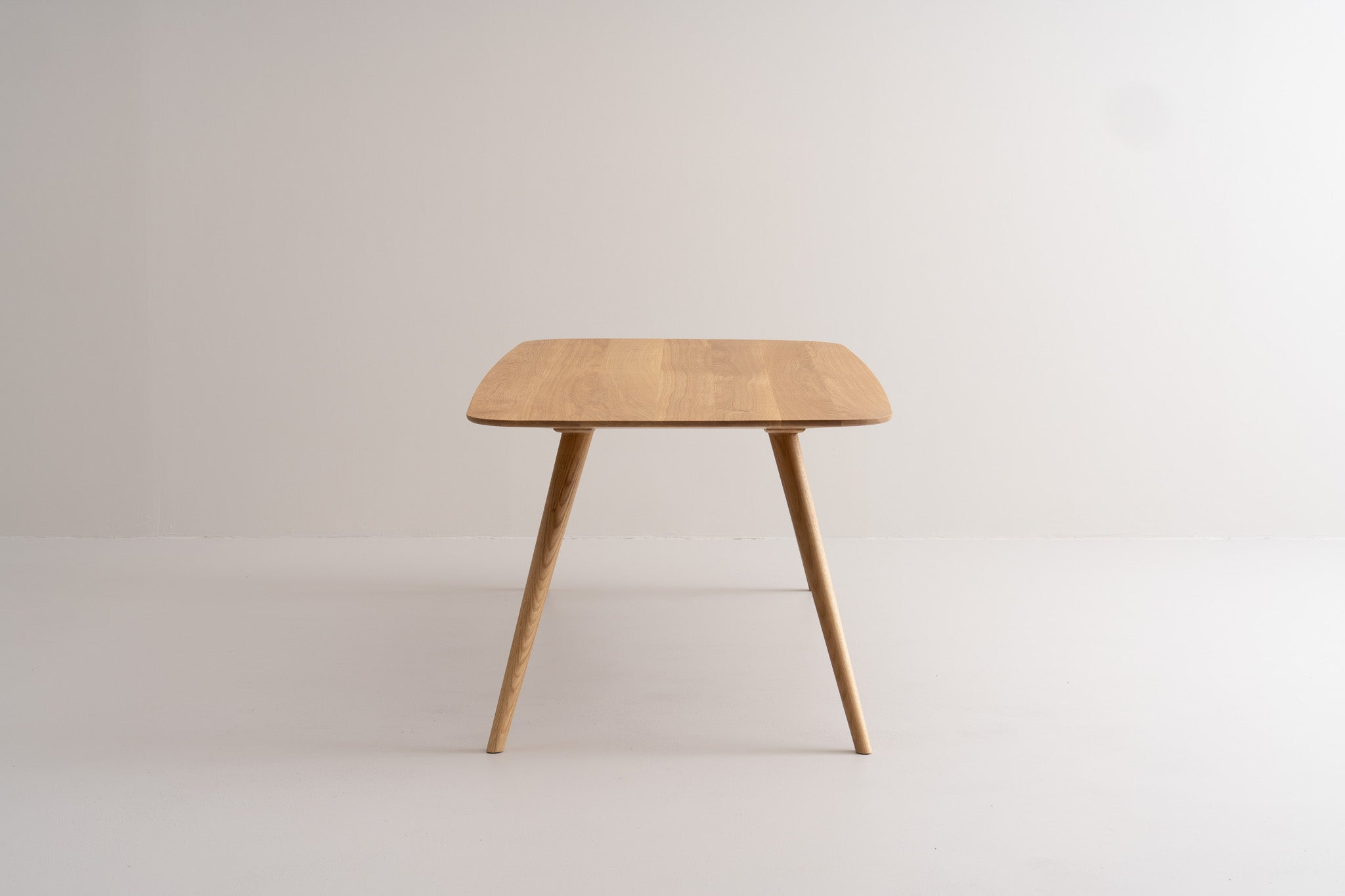 TAVI | Dining Table