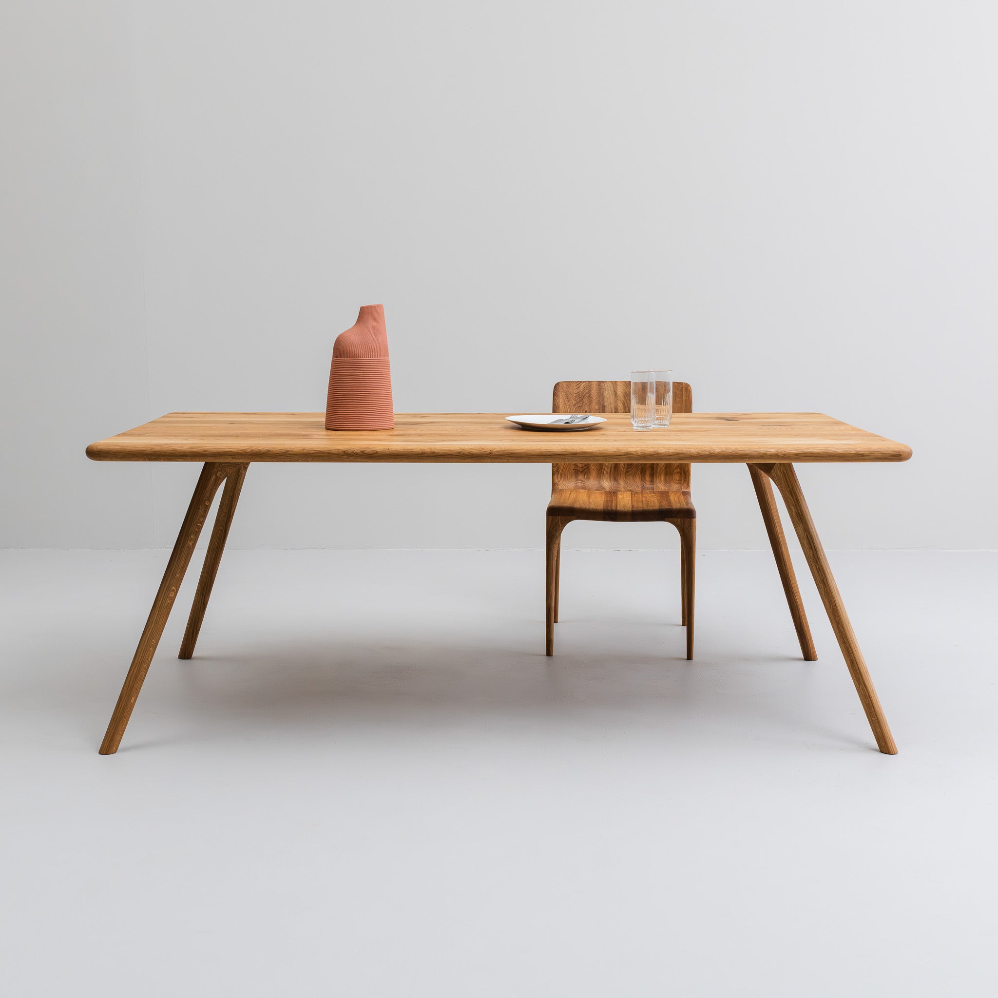 ARLEN | Dining Tables