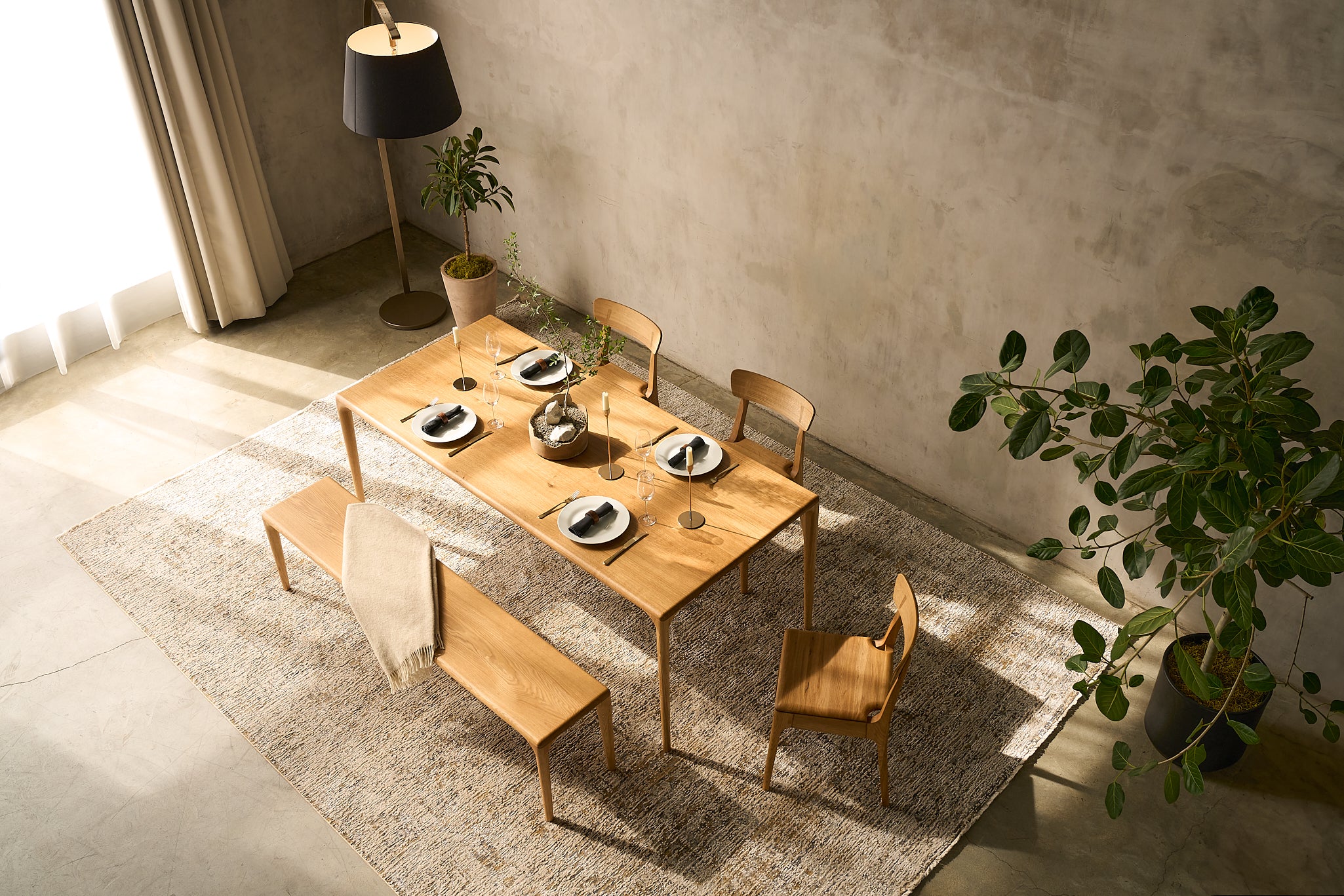 LÜNA | Dining Table