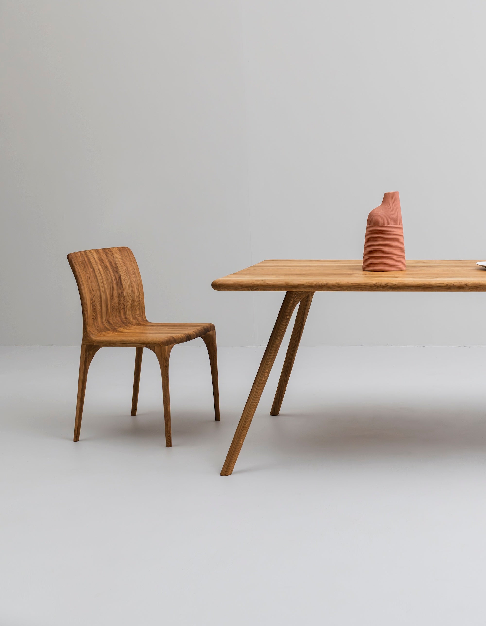 ARLEN | Dining Tables
