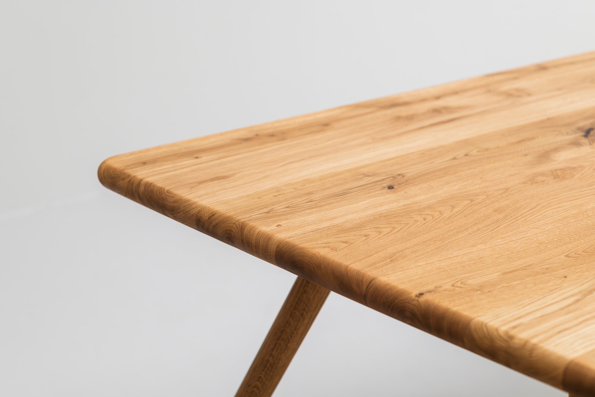 ARLEN | Dining Tables