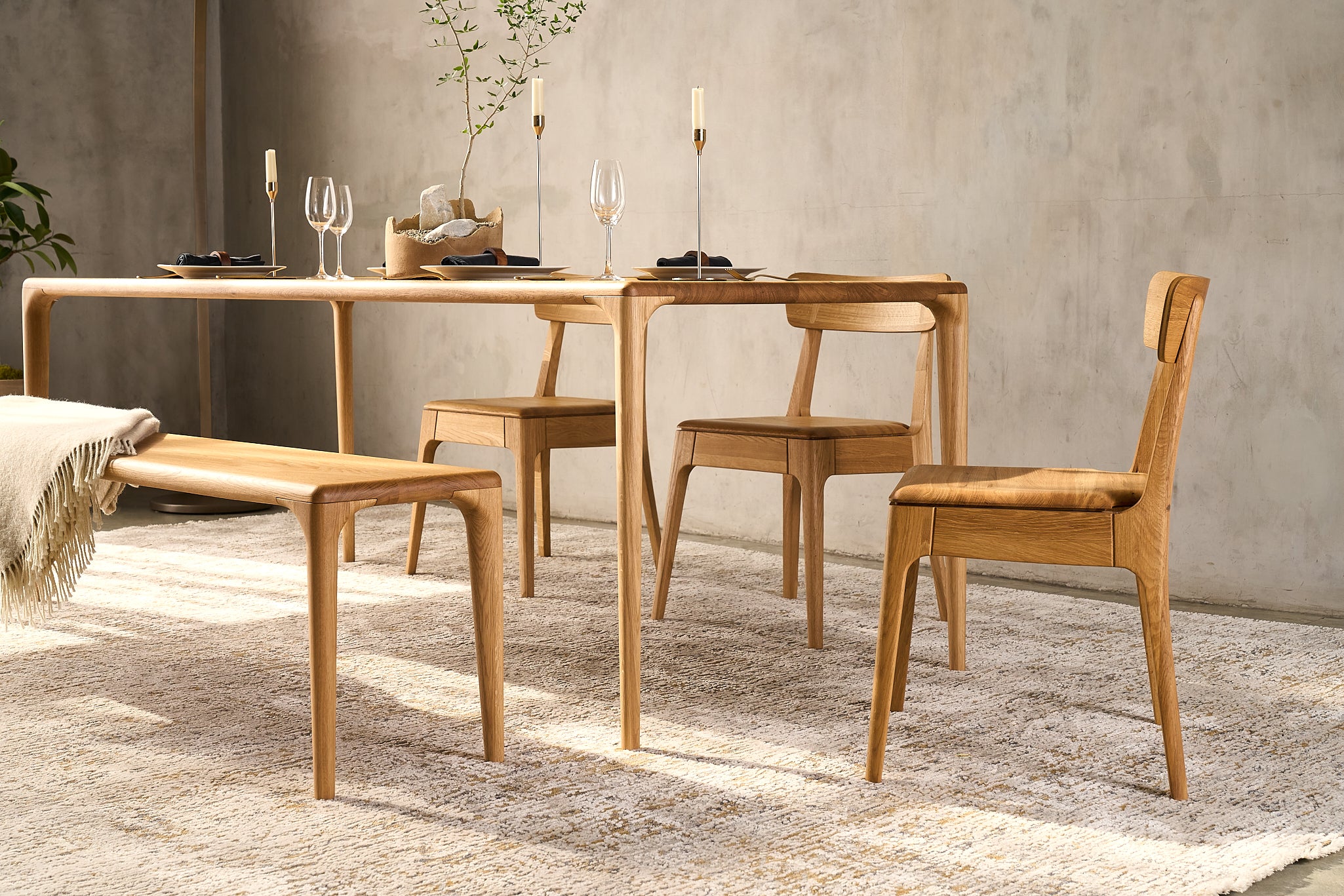 LÜNA | Dining Table