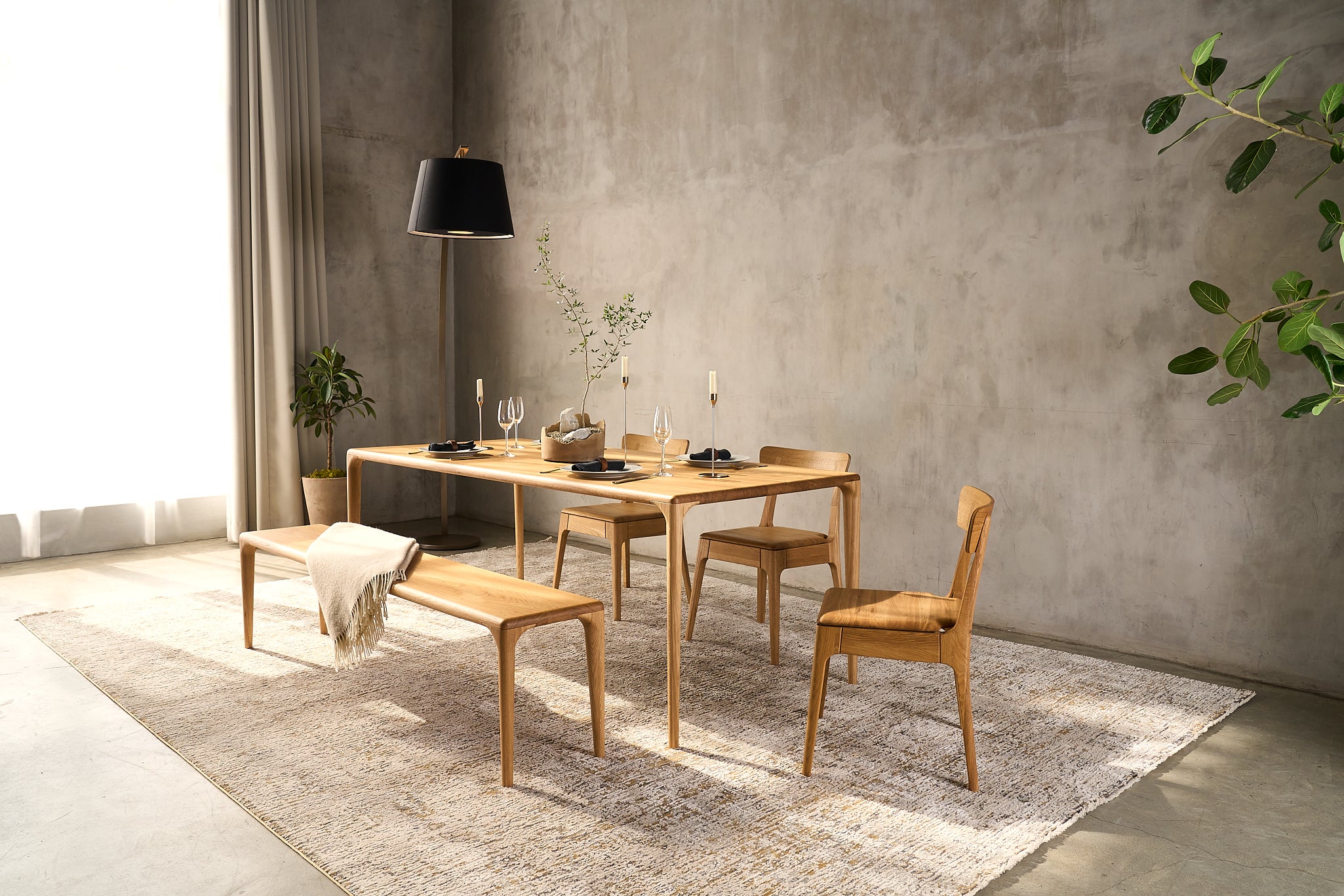 LÜNA | Dining Table