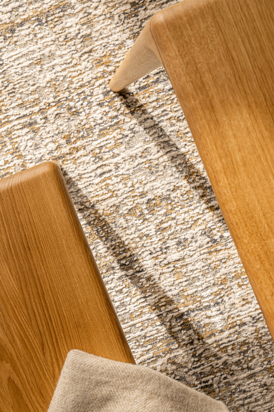 Seamless design with rounded edges and clean lines.