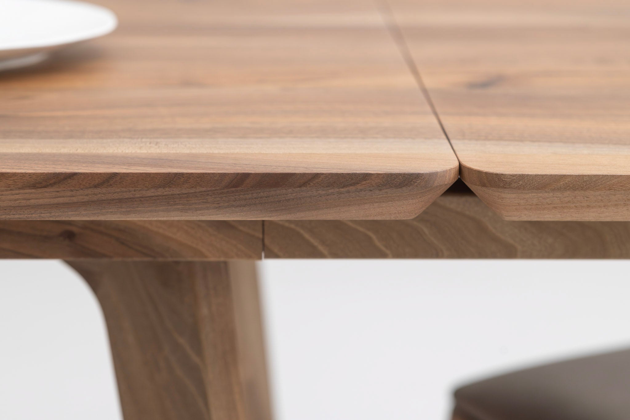 AMBER S | Walnut Extendable Dining Table