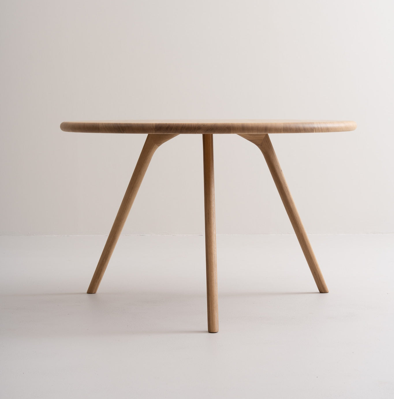 ARLEN Round Dining Tables image 4