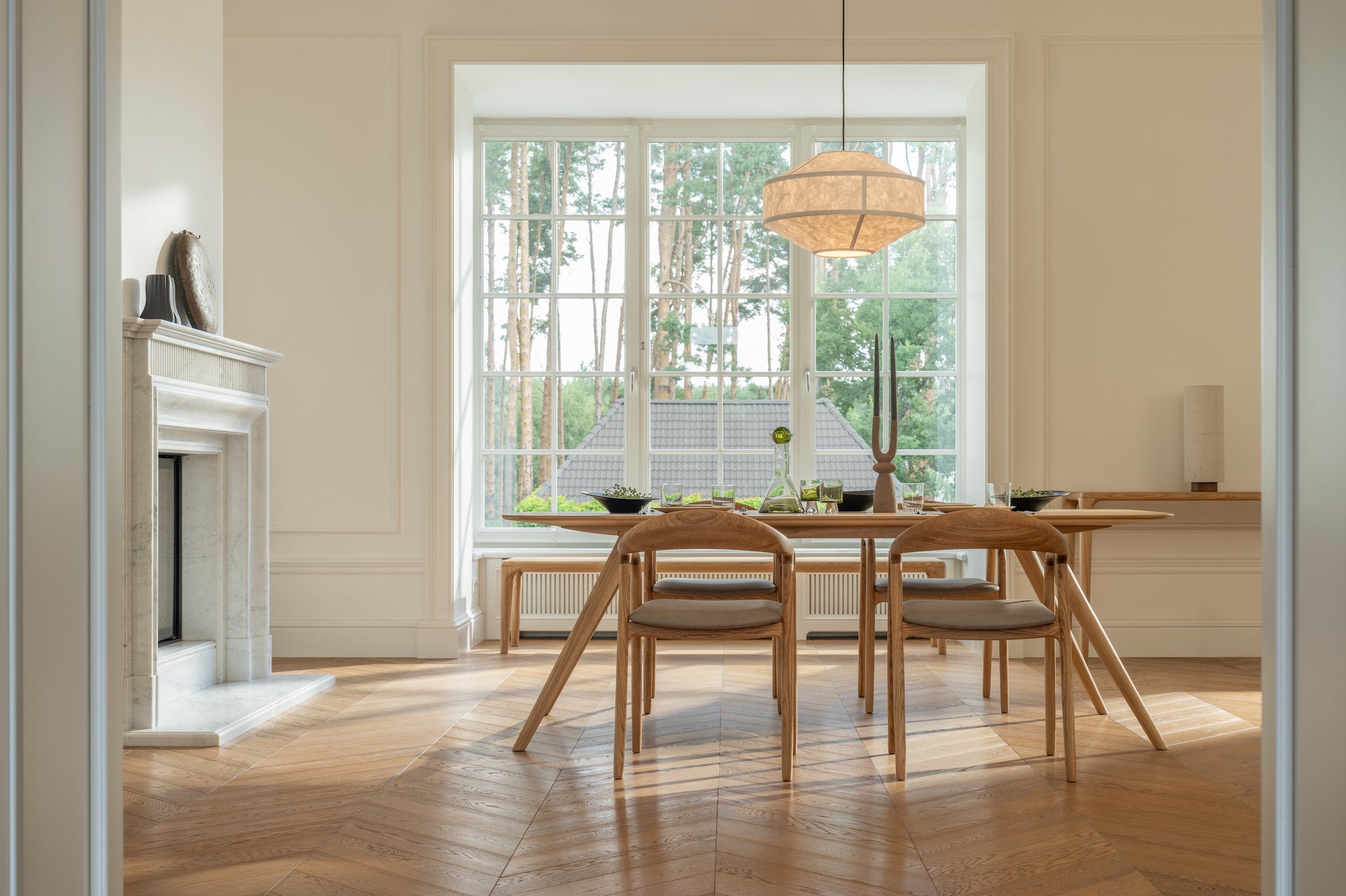 TAVI Dining Table image 23