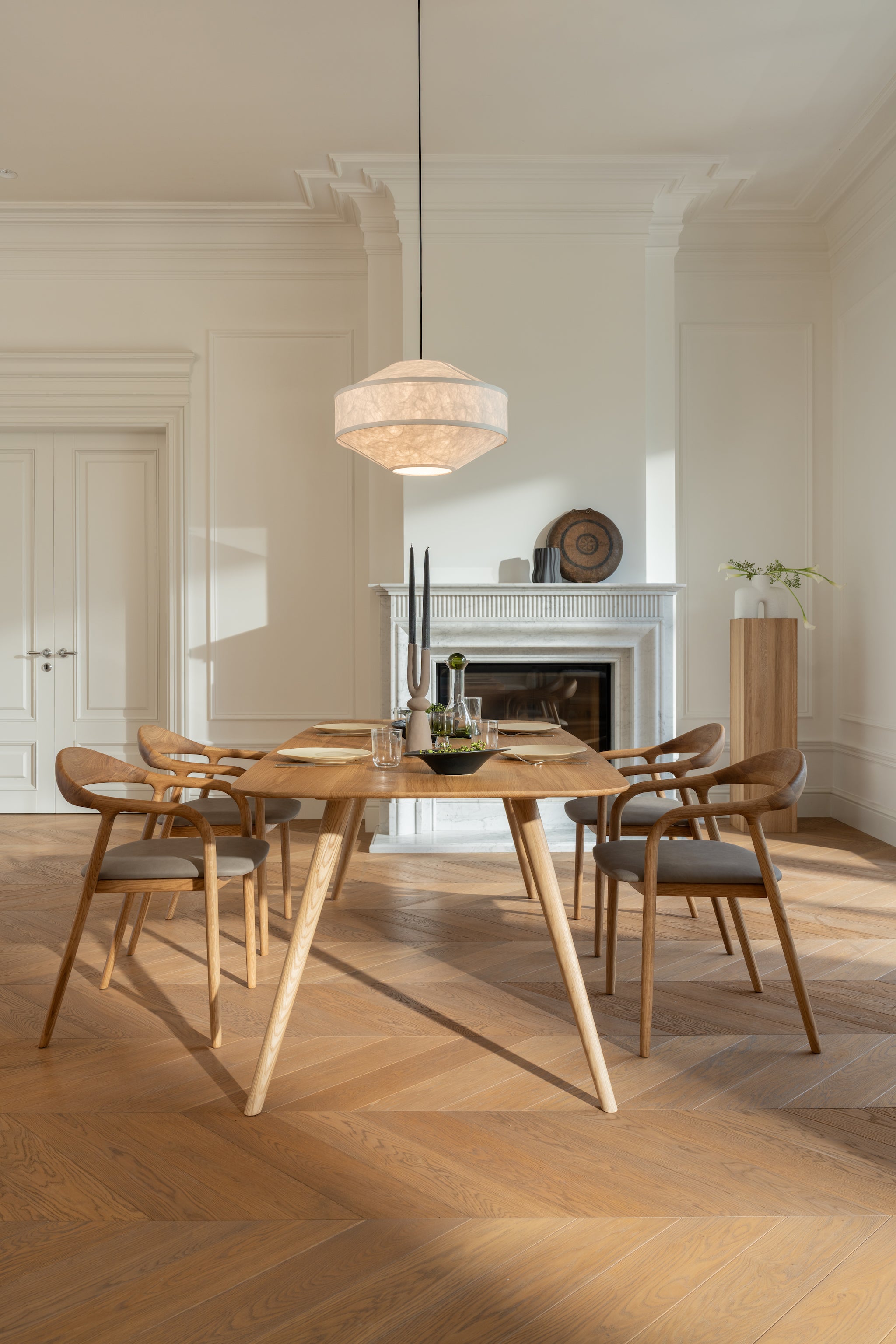 TAVI Dining Table image 31