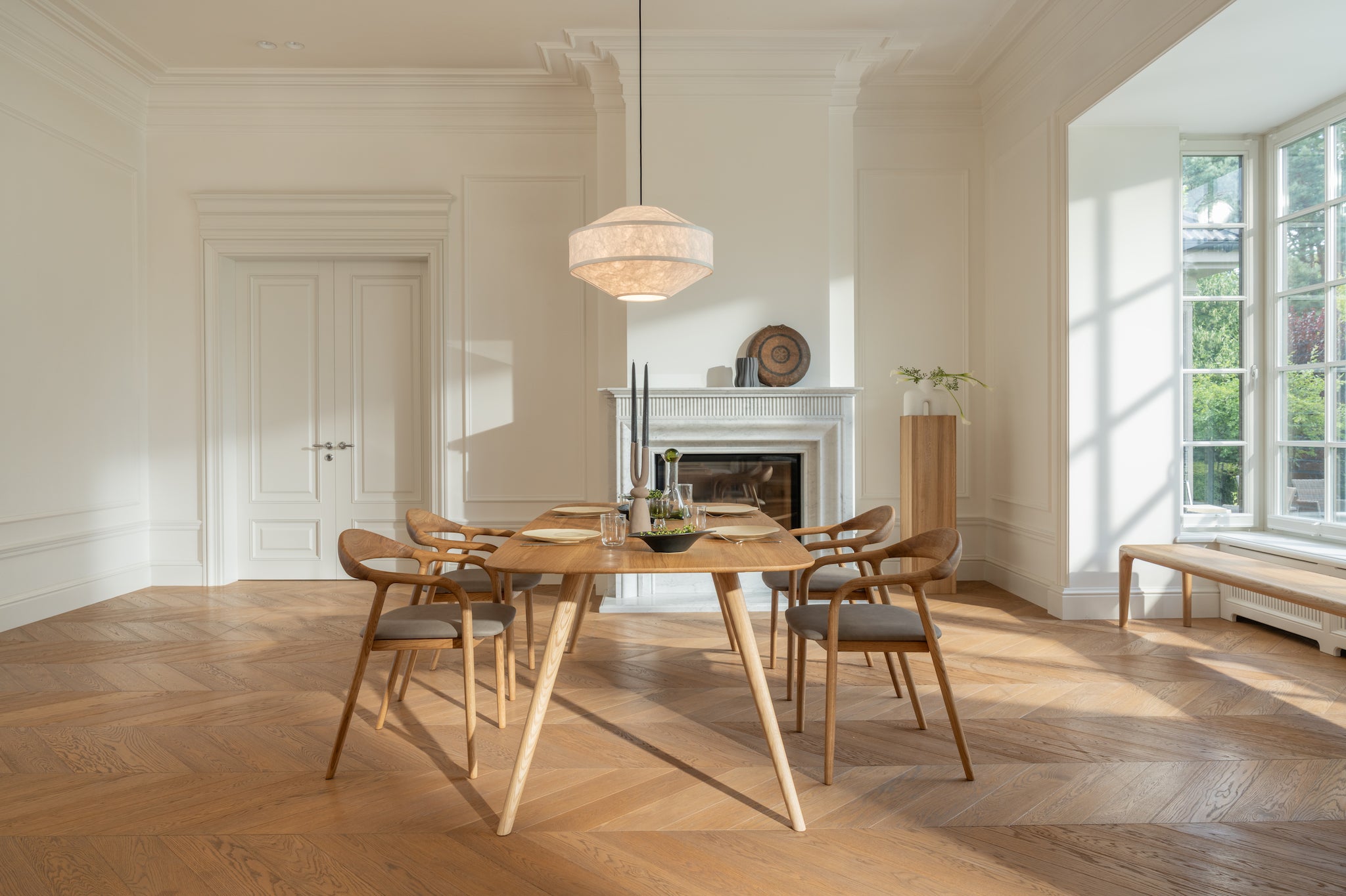 TAVI Dining Table image 25