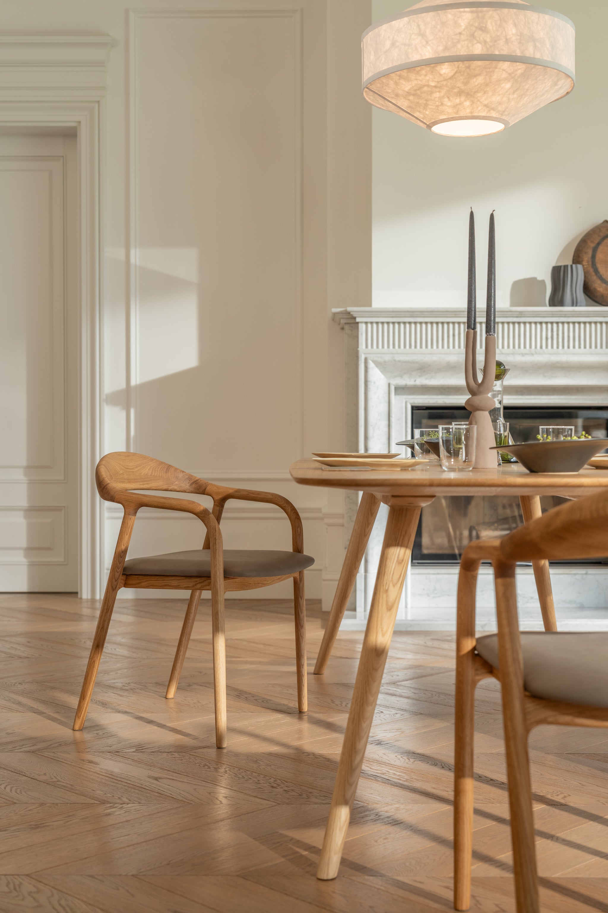 TAVI Dining Table image 32