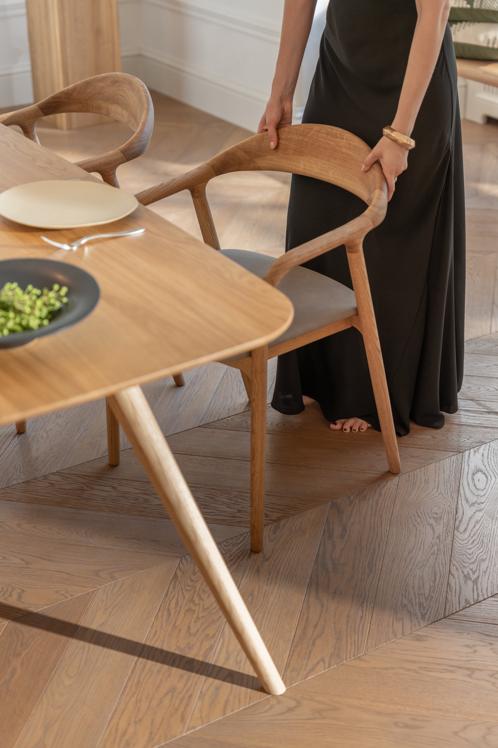 TAVI Dining Table image 33
