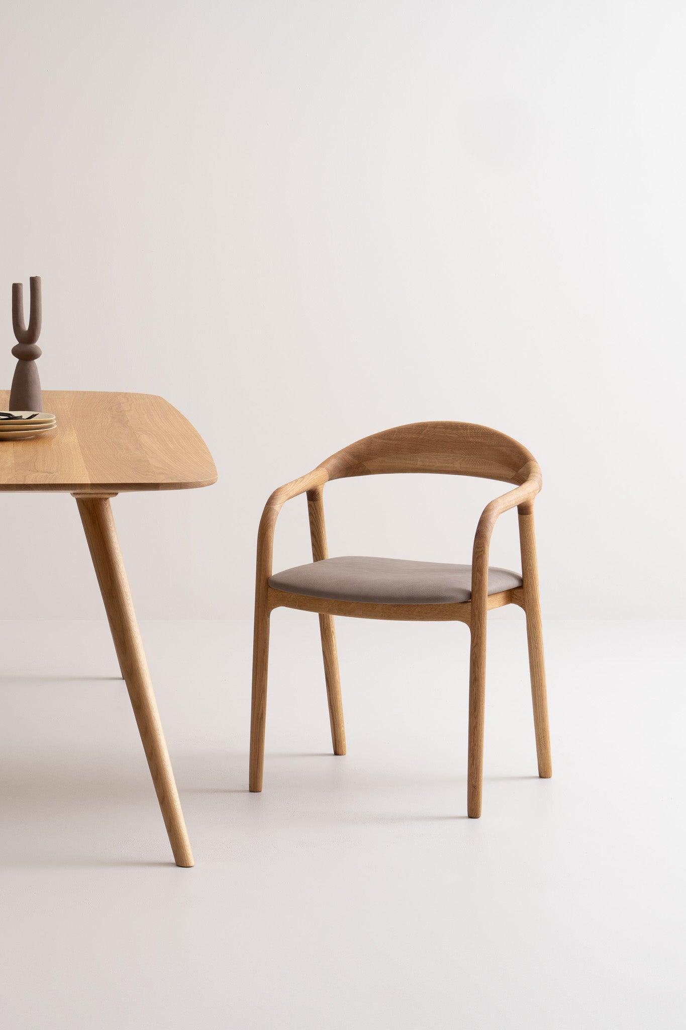 LELA S | Chair image 2