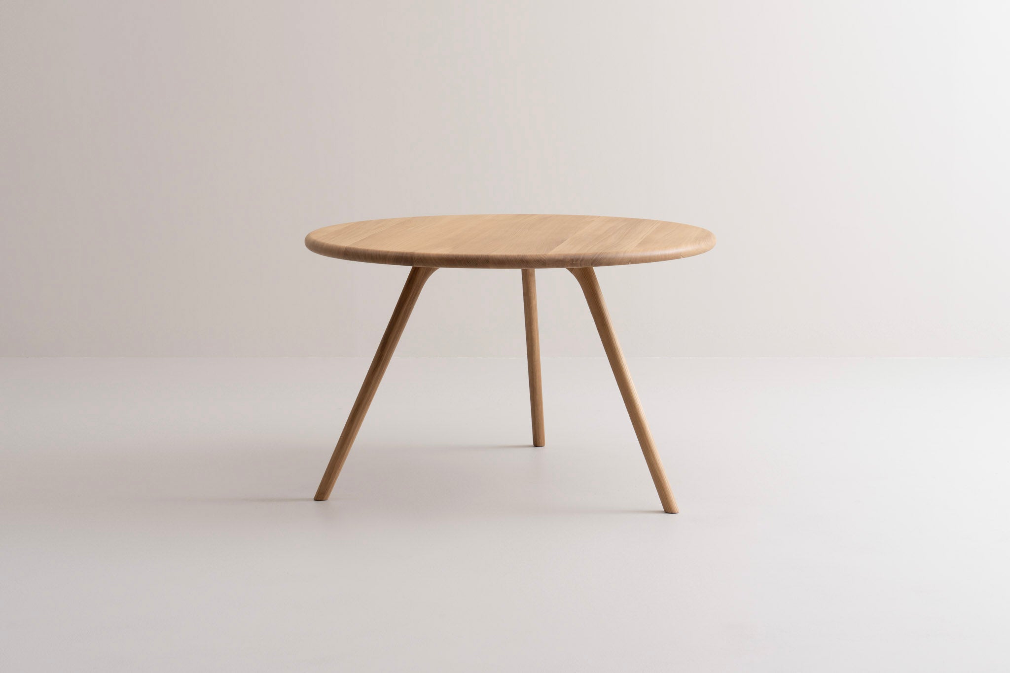 ARLEN | Round Dining Table image 25