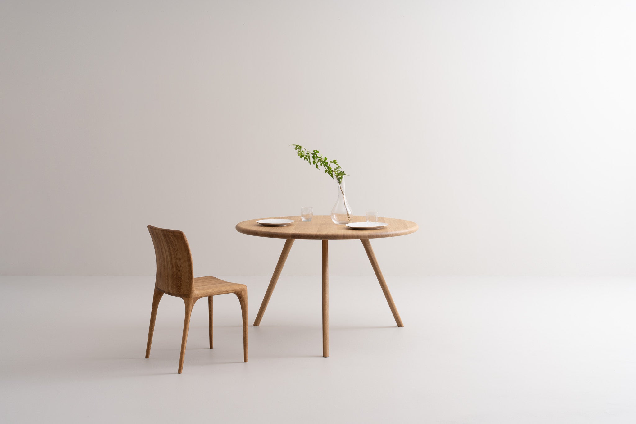 ARLEN | Round Dining Table image 2