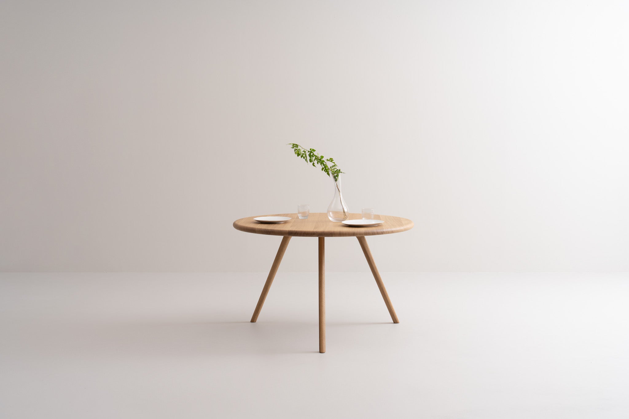 ARLEN | Round Dining Table image 3