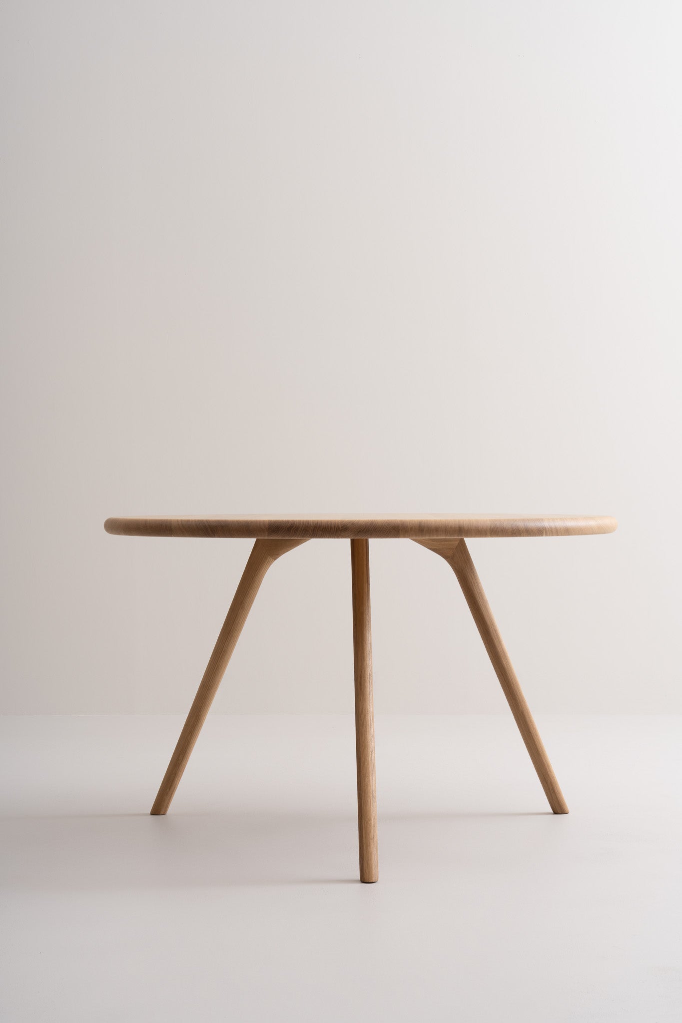ARLEN | Round Dining Table image 4