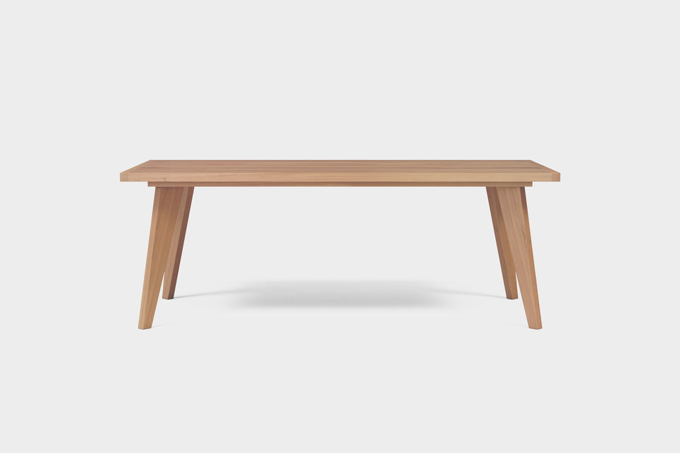Scandinavian lines, built for the outdoors.